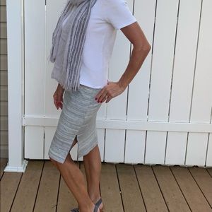 Loft Petite Small white&grey skirt.
